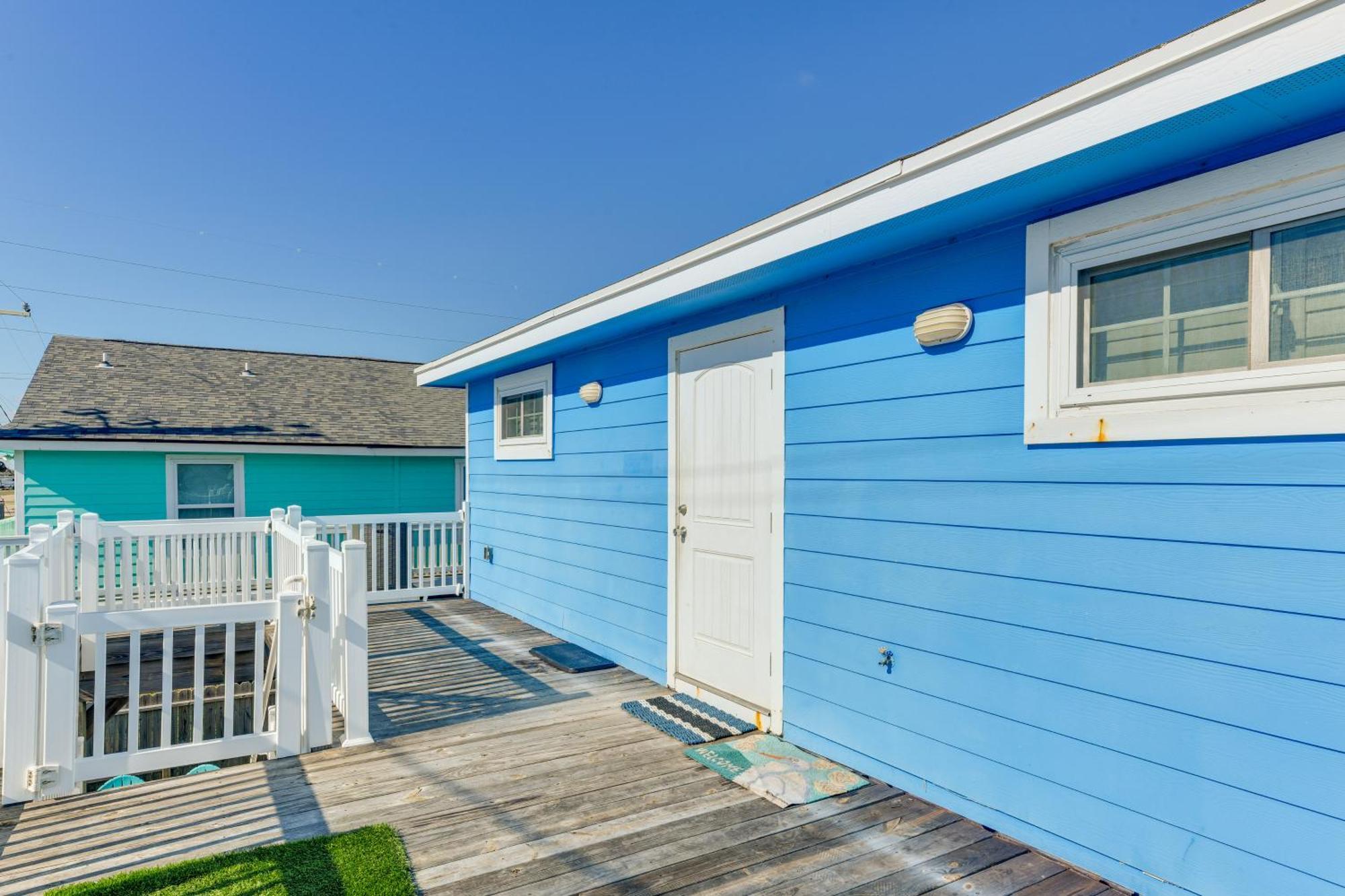 Trendy Port Aransas Home With Private Pool And Deck! Екстер'єр фото