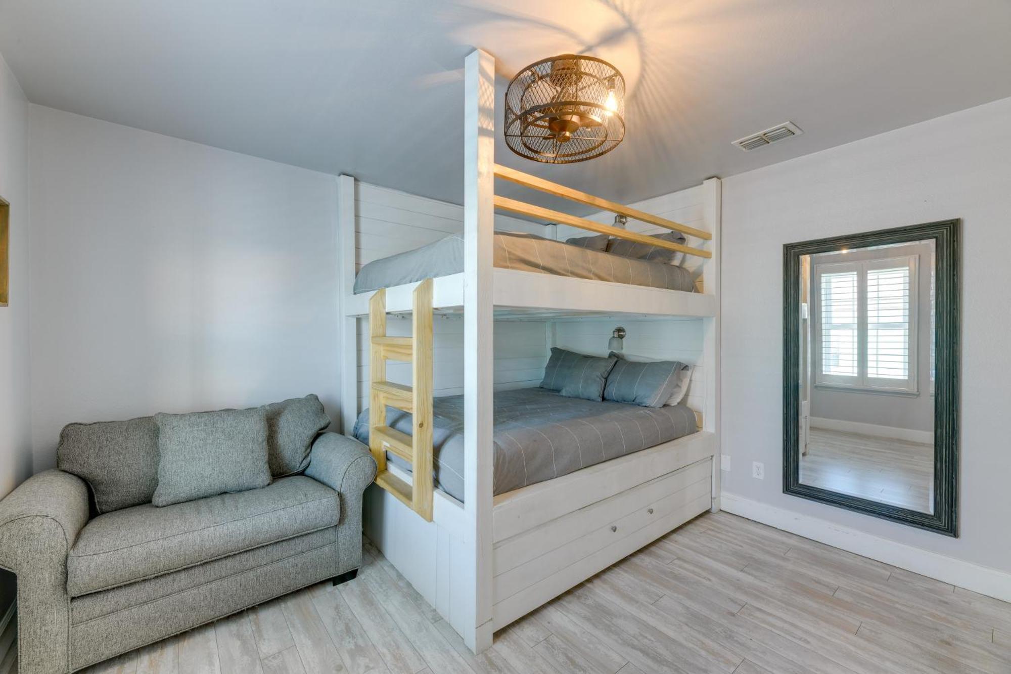 Trendy Port Aransas Home With Private Pool And Deck! Екстер'єр фото