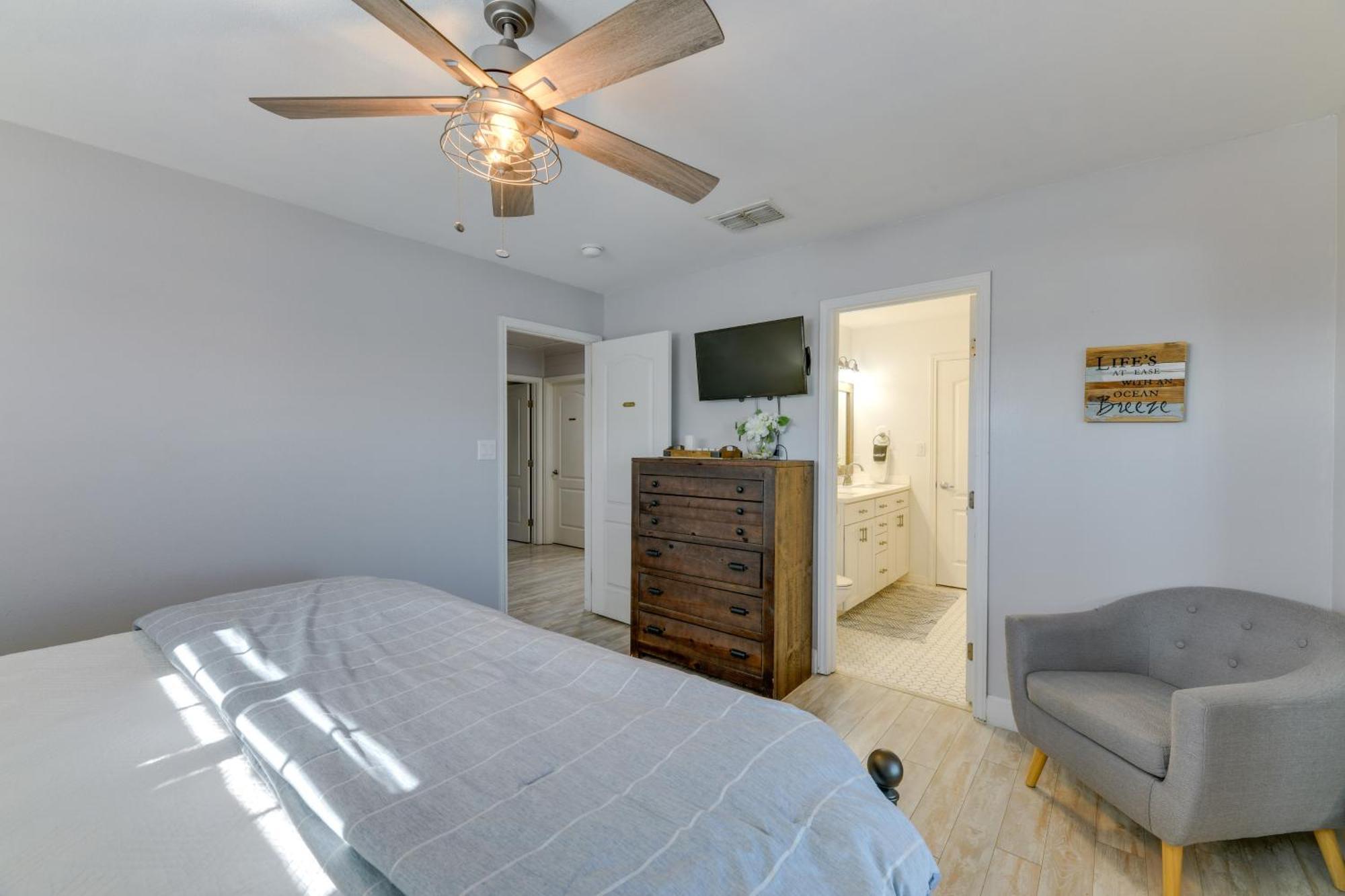 Trendy Port Aransas Home With Private Pool And Deck! Екстер'єр фото