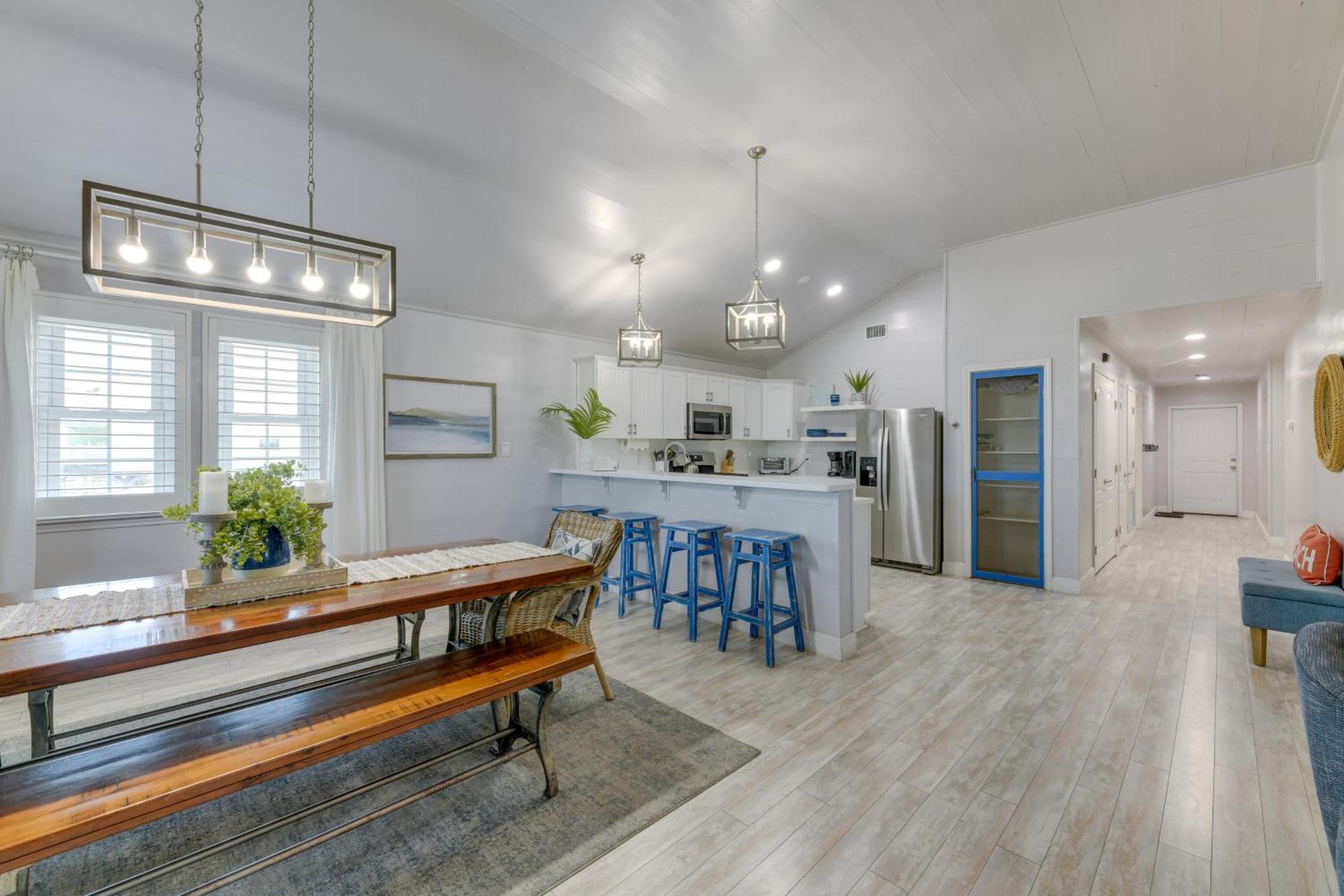 Trendy Port Aransas Home With Private Pool And Deck! Екстер'єр фото